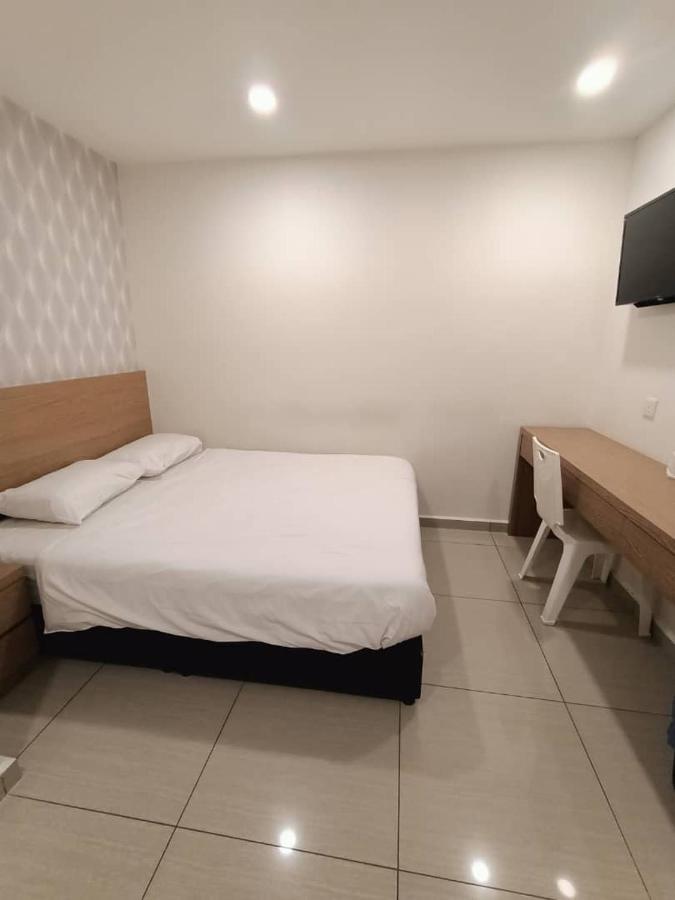 Oyo89696达雅雅酒店 Malacca 外观 照片